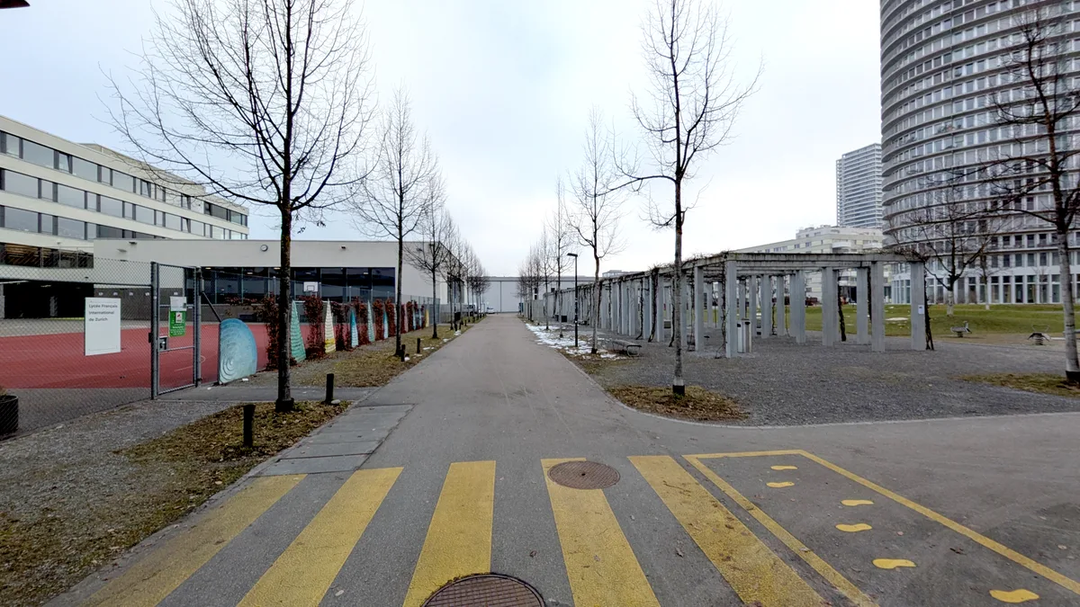 Gebäude in einem Neubauquartier.